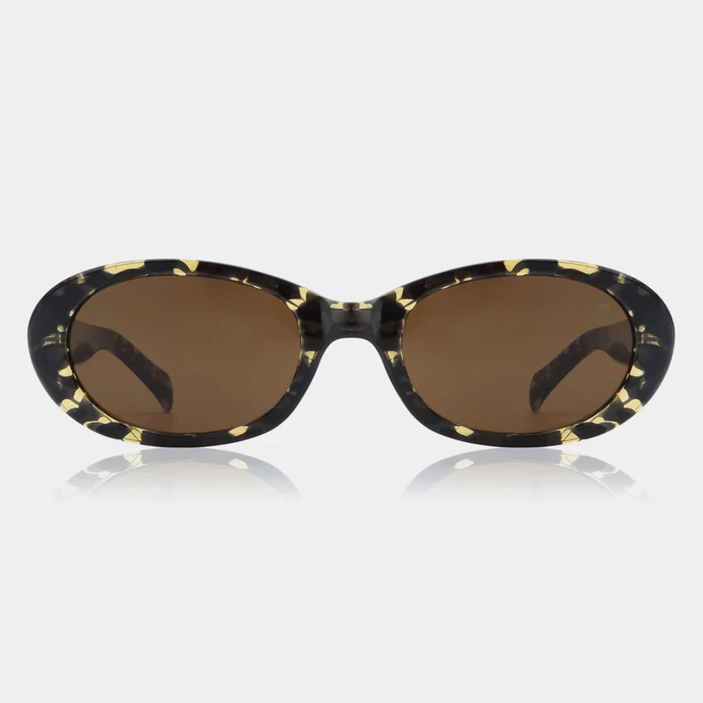 Rounded sunglasses with black/yellow tortoise frame.
A.KJAERBEDE Anma Black Yellow/Tortoise Sunglasses - Jo And Co A.KJAERBEDE Anma Black Yellow/Tortoise Sunglasses - A.KJAERBEDE