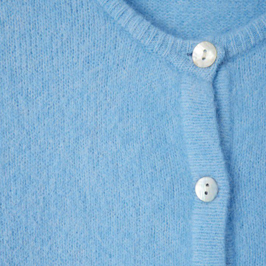 American Vintage Aura Melange Vitow Cardigan in light blue, featuring a round neck and button detail.