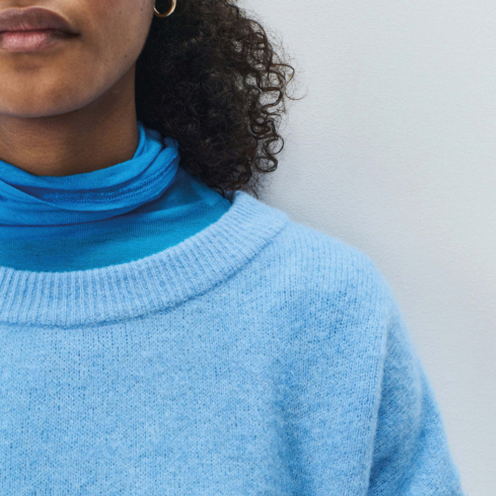 American Vintage Aura Melange Vitow Jumper in soft blue, featuring a boat neckline and ribbed edging.