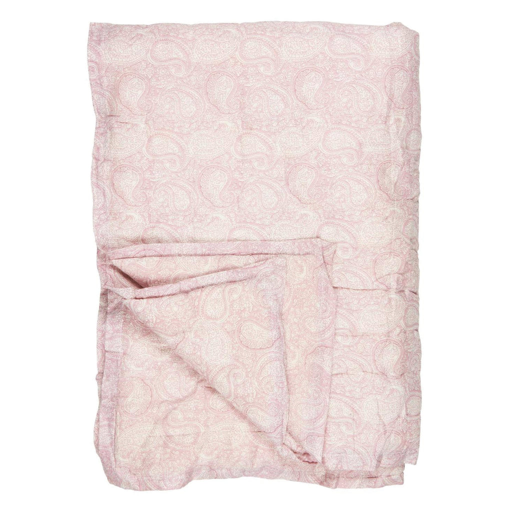 Quilted cotton blanket with a decorative paisley pattern.
Aya Rosa Paisley Quilt - Jo And Co Aya Rosa Paisley Quilt