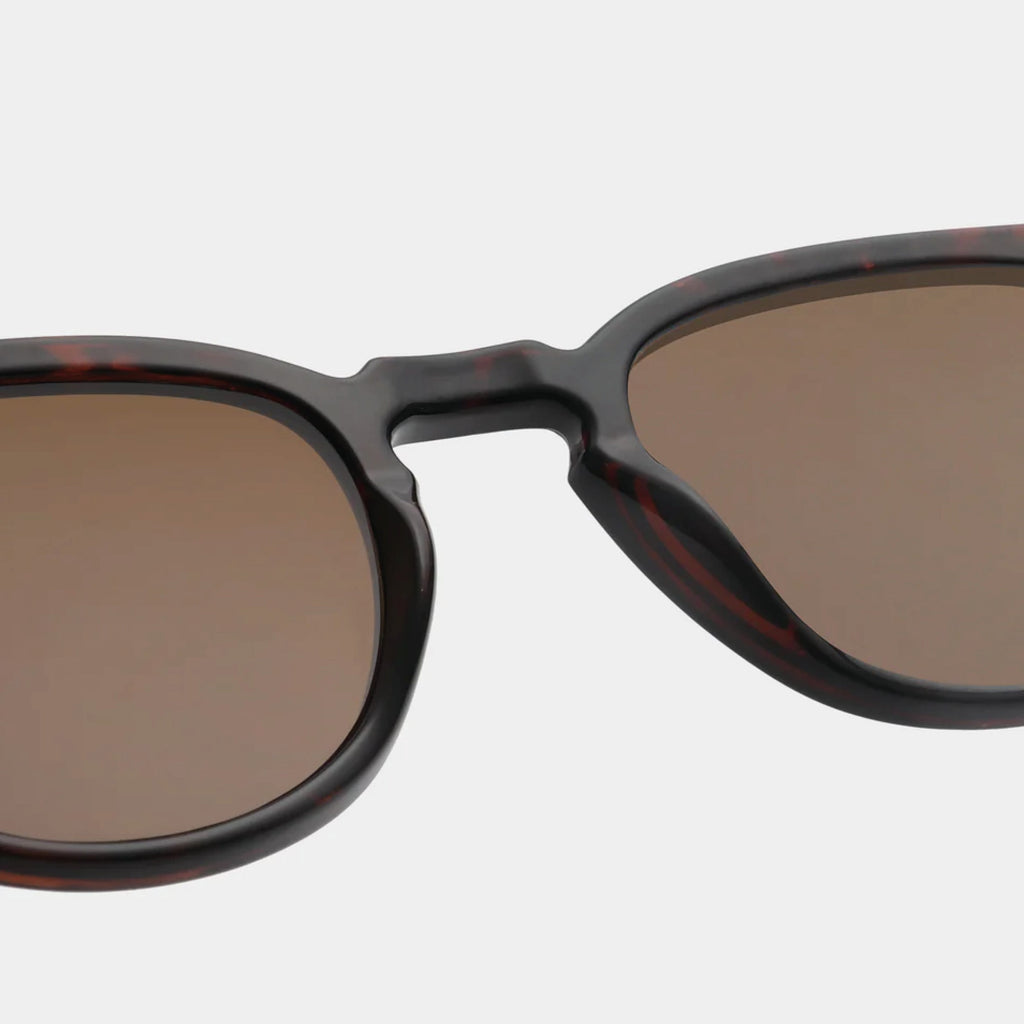 Demi tortoise sunglasses with large frame.
A.KJAERBEDE Bate Demi Tortoise Sunglasses - Jo And Co A.KJAERBEDE Bate Demi Tortoise Sunglasses - A.KJAERBEDE