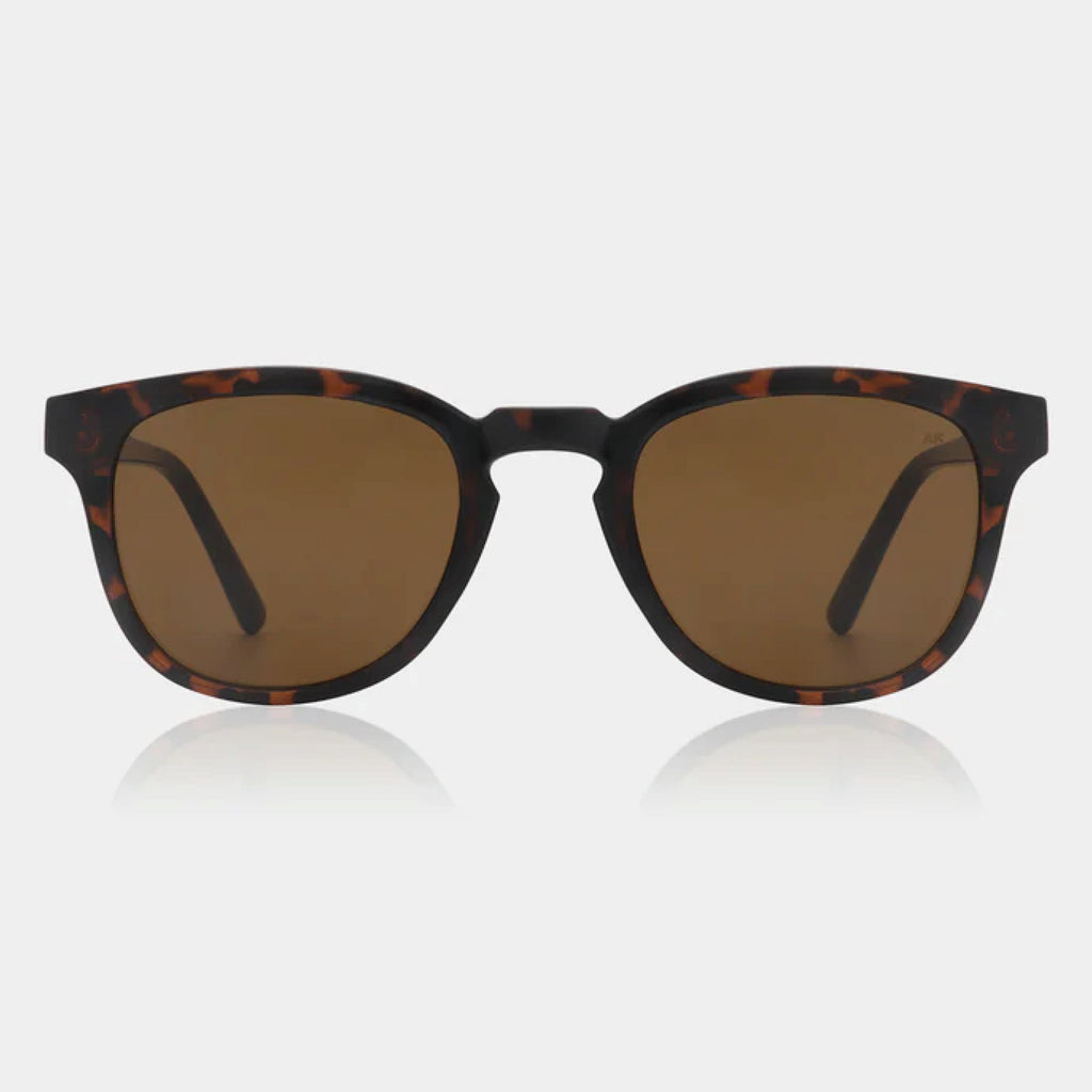 Demi tortoise sunglasses with large frame.
A.KJAERBEDE Bate Demi Tortoise Sunglasses - Jo And Co A.KJAERBEDE Bate Demi Tortoise Sunglasses - A.KJAERBEDE