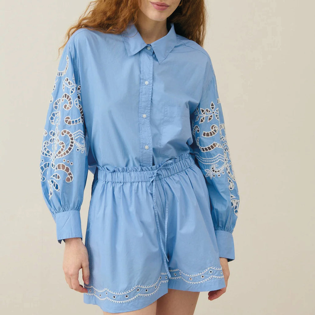 Boxy blue shorts in oversized fit with side pockets, embroidered details and elasticised waist with ties.
Louise Misha Blue Boxy Shorts - Jo And Co Louise Misha Blue Boxy Shorts - Louise Misha