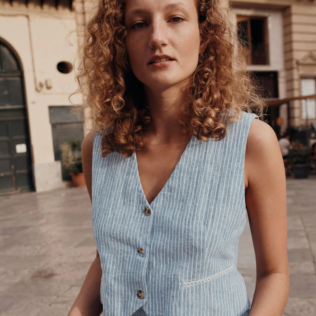 Sleeveless blue striped waistcoat with buttons on the front and lined with floral cotton veil.
Louise Misha Blue Onda Striped Franckie Waistcoat - Jo And Co Louise Misha Blue Onda Striped Franckie Waistcoat - Louise Misha