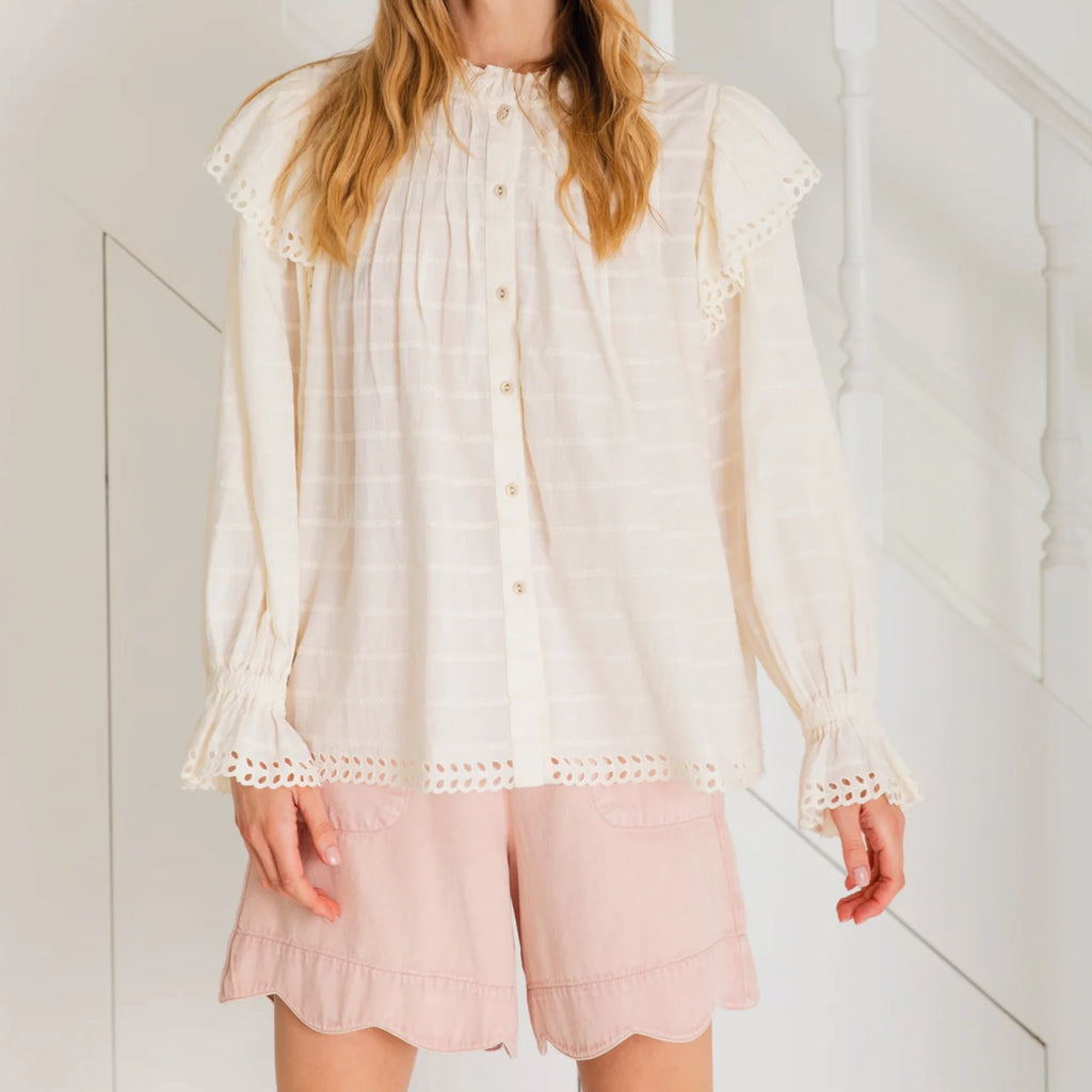 Chalk pink shorts with scalloped hem edges.
Bonté Chalk Pink Mary Shorts - Jo And Co Bonté Chalk Pink Mary Shorts - Bonté