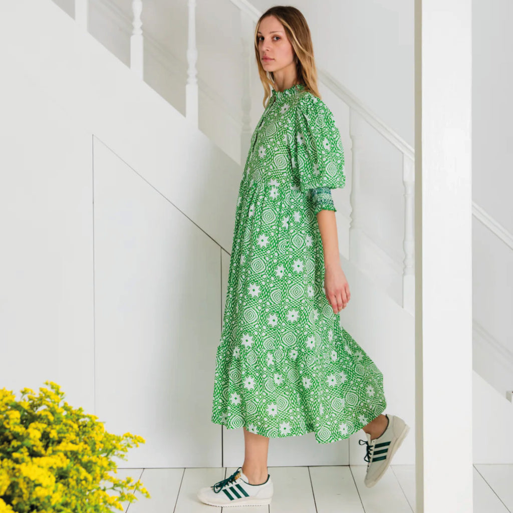 Hand block-printed organic cotton voile lined shirt dress in apple green with tiers, side seam pockets and elbow length sleeves.
Bonté Apple Green Loane Dress - Jo And Co Bonté Apple Green Loane Dress - Bonté