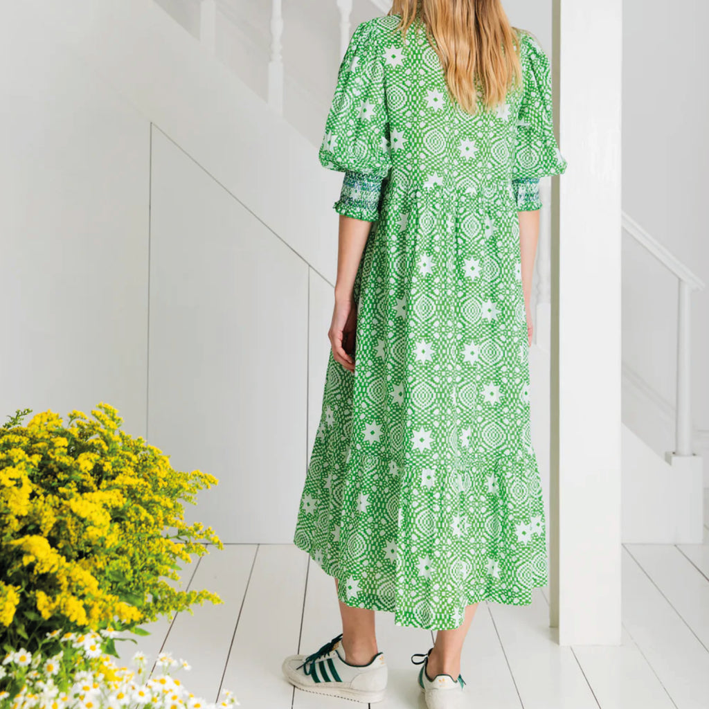 Hand block-printed organic cotton voile lined shirt dress in apple green with tiers, side seam pockets and elbow length sleeves.
Bonté Apple Green Loane Dress - Jo And Co Bonté Apple Green Loane Dress - Bonté