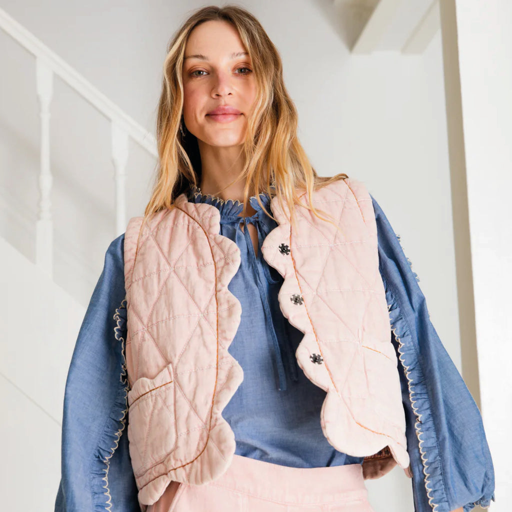 Chalk pink quilted gilet with scallop edge detail with a contrast hand running stitch detail.
Bonté Chalk Pink Estelle Gilet - Jo And Co Bonté Chalk Pink Estelle Gilet - Bonté