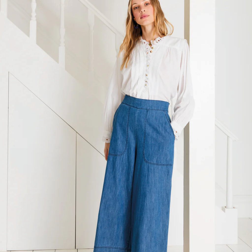 Relaxed fitting three-quarter length, wide-leg pull-on trouser, with an elasticated back, in organic cotton denim in a mid-wash.
Bonté Mid Denim Bijou Trousers - Jo And Co Bonté Mid Denim Bijou Trousers - Bonté