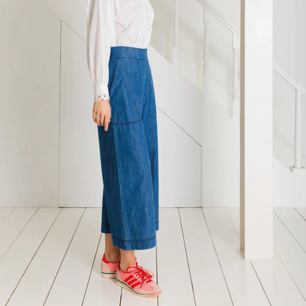 Relaxed fitting three-quarter length, wide-leg pull-on trouser, with an elasticated back, in organic cotton denim in a mid-wash.
Bonté Mid Denim Bijou Trousers - Jo And Co Bonté Mid Denim Bijou Trousers - Bonté