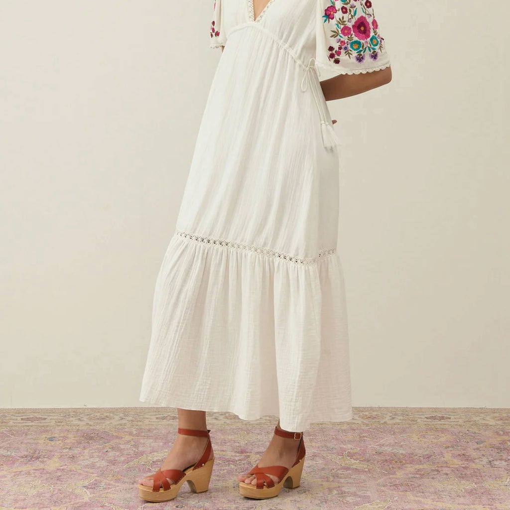 Long cream dress in organic cotton with plunging V-neck, tear drop back opening and embroidered butterfly sleeves with lace edges.
Louise Misha Cream Balina Dress - Jo And Co Louise Misha Cream Balina Dress - Louise Misha