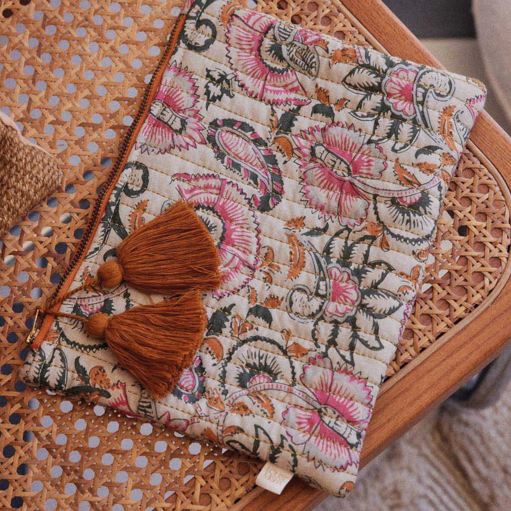 Quilted zipped pouch with Indian-inspired floral block-print design and handmade copper tassels.
Louise Misha Cream Dolce Flowers Domina Pouch - Jo And Co Louise Misha Cream Dolce Flowers Domina Pouch - Louise Misha