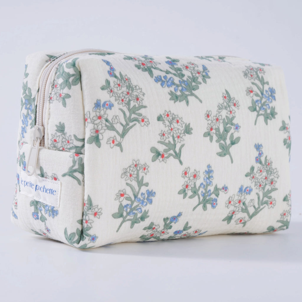 White crepe wash bag with vintage-inspired floral print and light brown zip.
Fleur Blu Wash Bag - Jo And Co Fleur Blu Wash Bag