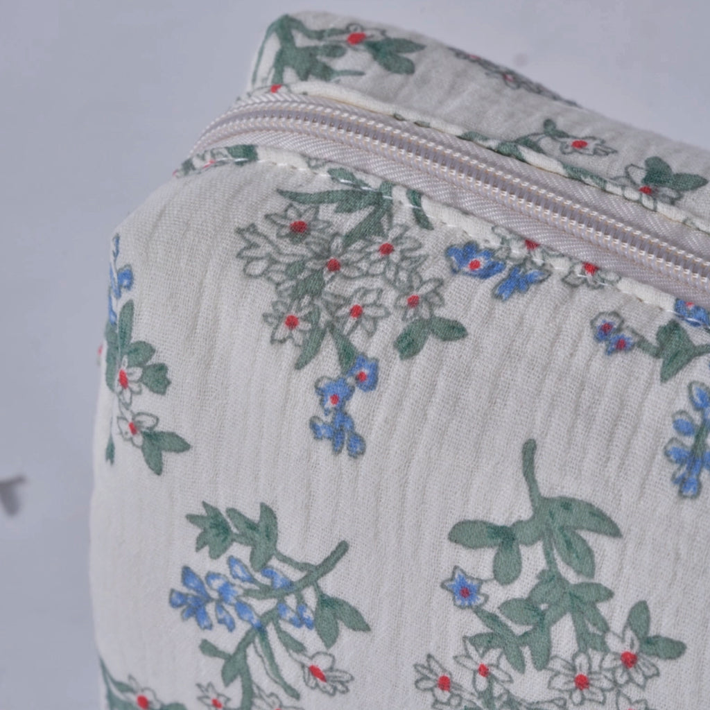 White crepe wash bag with vintage-inspired floral print and light brown zip.
Fleur Blu Wash Bag - Jo And Co Fleur Blu Wash Bag