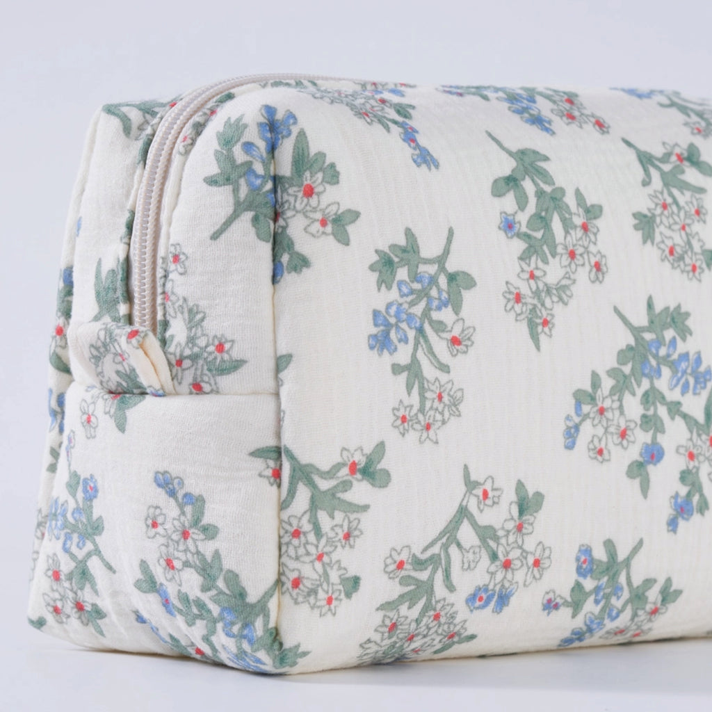 White crepe wash bag with vintage-inspired floral print and light brown zip.
Fleur Blu Wash Bag - Jo And Co Fleur Blu Wash Bag