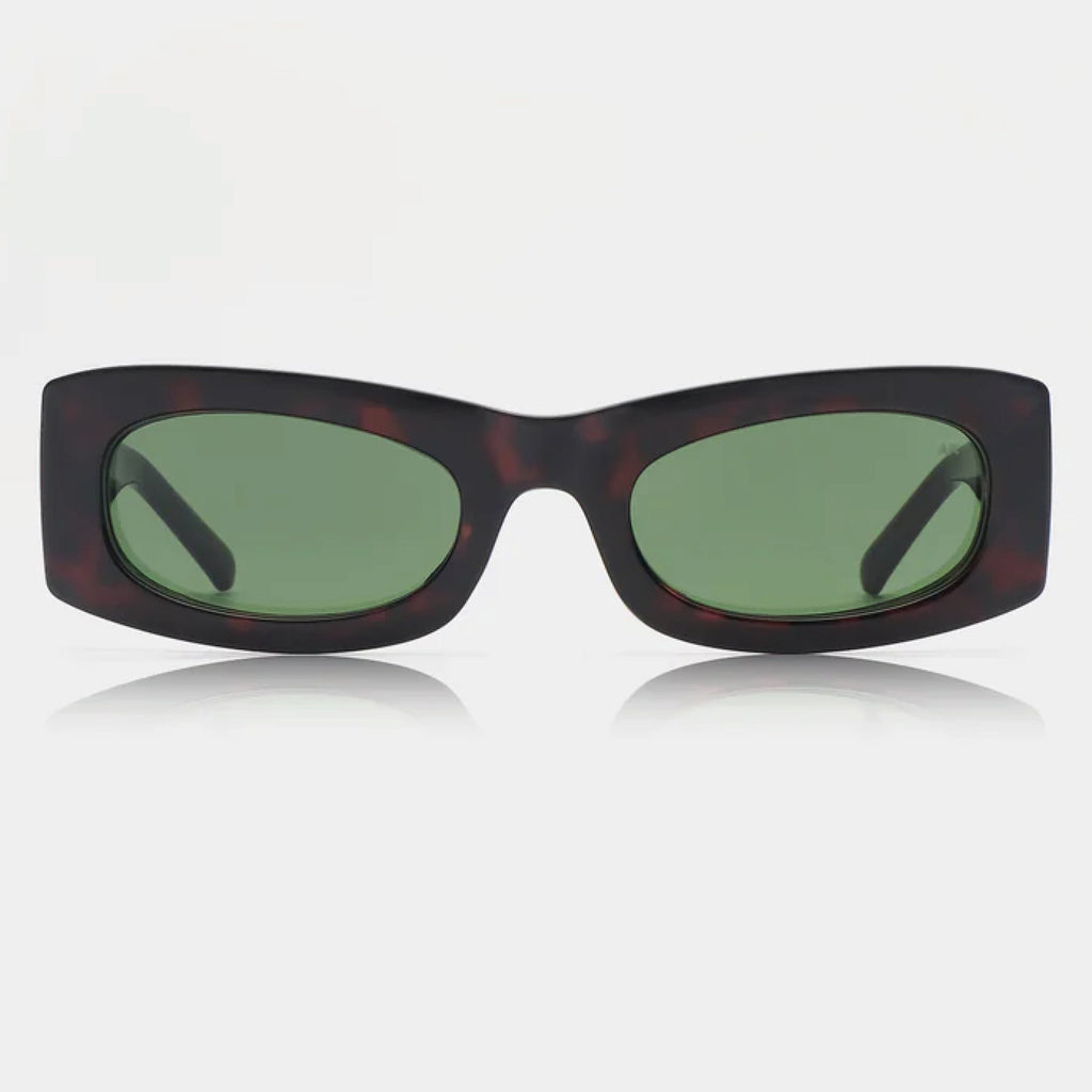 Cateye effect sunglasses with a square, upturned frame in tortoise.
A.KJAERBEDE Frida Demi Tortoise Sunglasses - Jo And Co A.KJAERBEDE Frida Demi Tortoise Sunglasses - A.KJAERBEDE