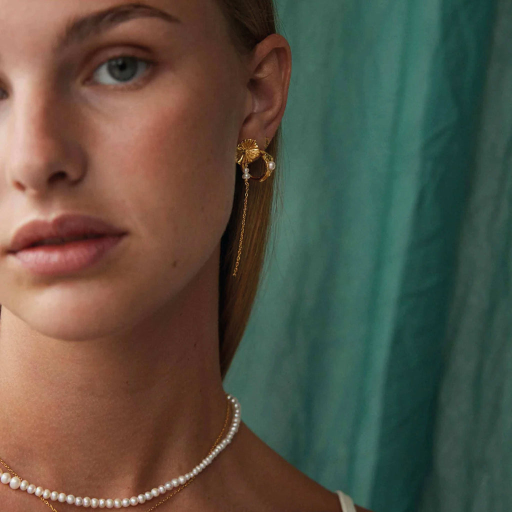 Hultquist Copenhagen Kamma Pearl Earrings with 18K gold plated sterling silver and freshwater pearls.