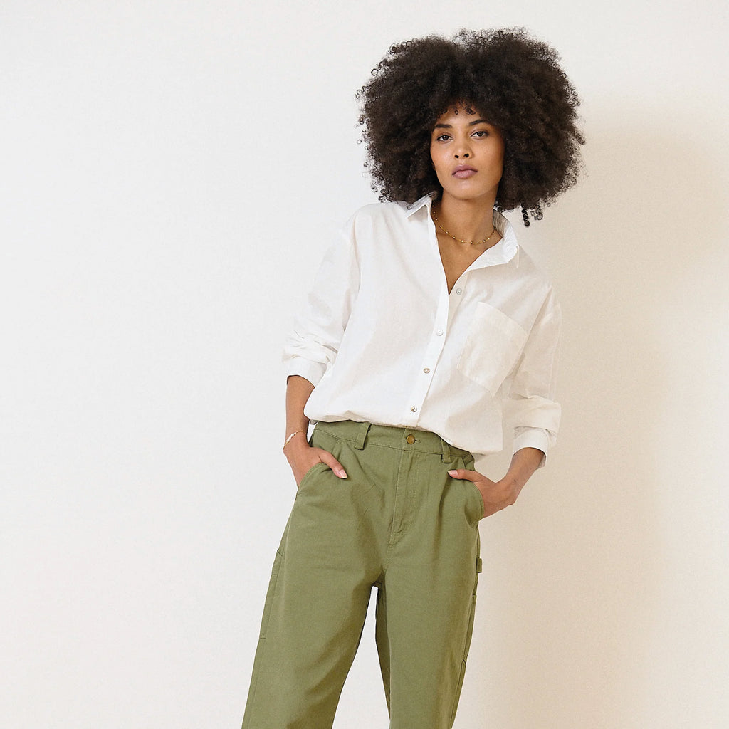 Garance Paris Khaki Volny Straight Trousers with high waist and pockets.
Garance Paris Khaki Volny Straight Trousers - Jo And Co Garance Paris Khaki Volny Straight Trousers - Garance Paris