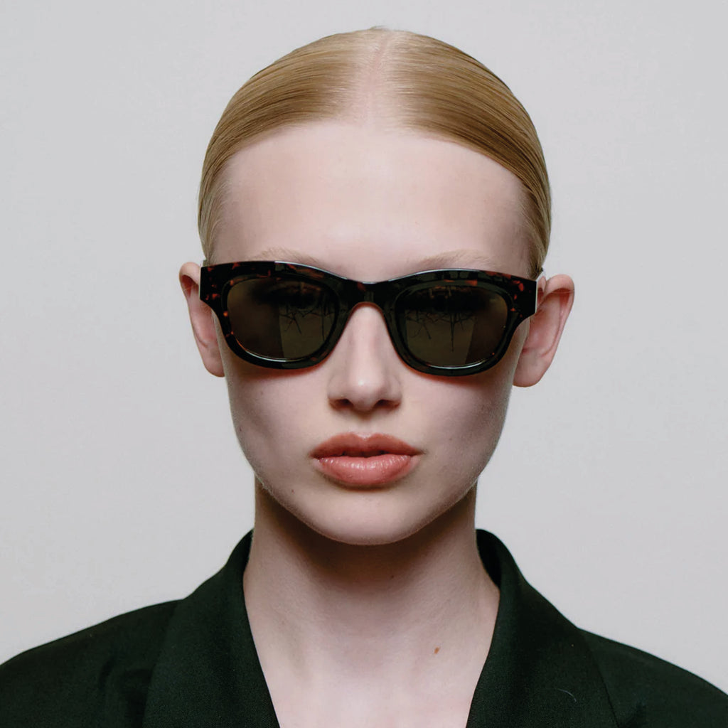 Tortoise shell frame sunglasses with linear bottom and a rounded top and green lens.
A.KJAERBEDE Lane Demi Tortoise Sunglasses - Jo And Co A.KJAERBEDE Lane Demi Tortoise Sunglasses - A.KJAERBEDE