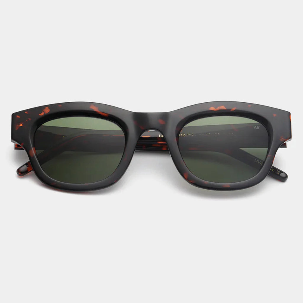 Tortoise shell frame sunglasses with linear bottom and a rounded top and green lens.
A.KJAERBEDE Lane Demi Tortoise Sunglasses - Jo And Co A.KJAERBEDE Lane Demi Tortoise Sunglasses - A.KJAERBEDE