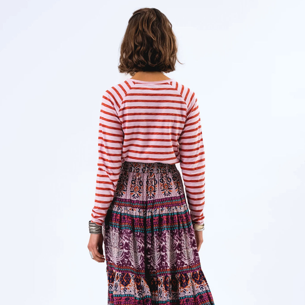 Long-sleeved T-shirt in 100% cotton with a pink and red striped design.
Lollys Laundry Light Pink Stripe Liva Long Sleeve Top - Jo And Co Lollys Laundry Light Pink Stripe Liva Long Sleeve Top - Lollys Laundry