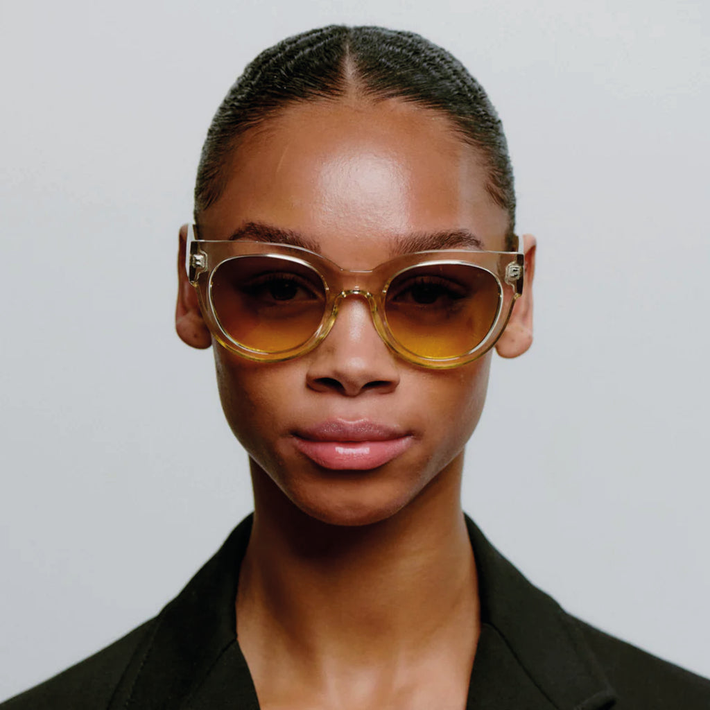 Oversized transparent frame sunglasses.
A.KJAERBEDE Lilly Ecru Transparent Sunglasses - Jo And Co A.KJAERBEDE Lilly Ecru Transparent Sunglasses - A.KJAERBEDE