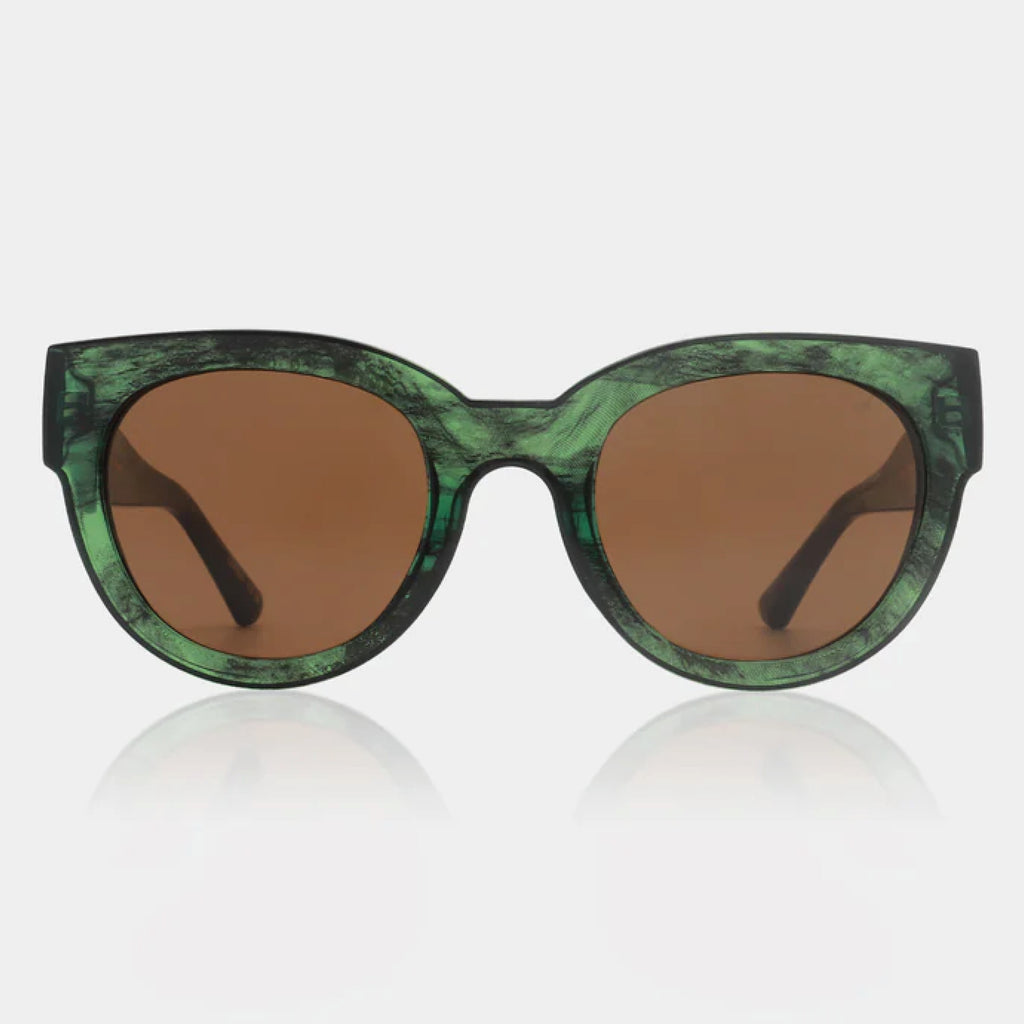 Oversized green marble frame sunglasses.
A.KJAERBEDE Lilly Green Marble Transparent Sunglasses - Jo And Co A.KJAERBEDE Lilly Green Marble Transparent Sunglasses - A.KJAERBEDE 