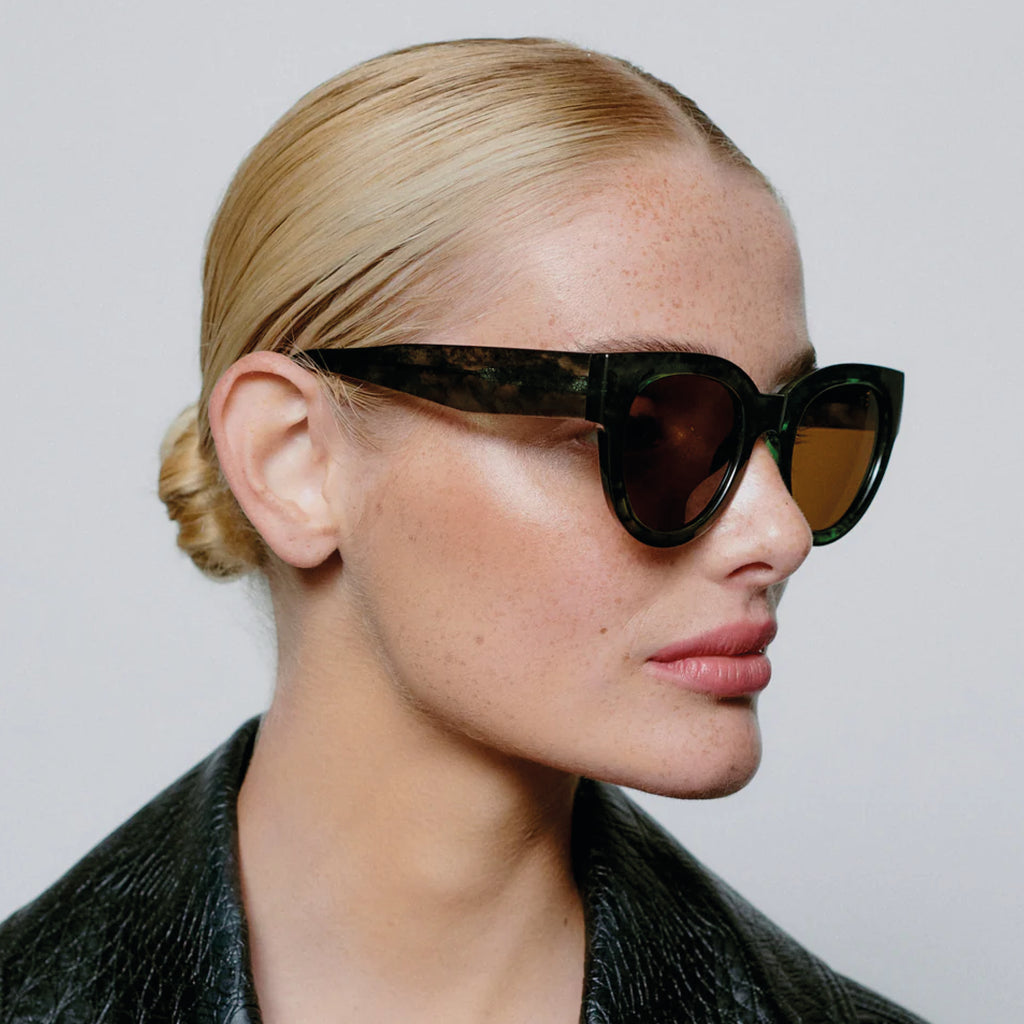 Oversized green marble frame sunglasses.
A.KJAERBEDE Lilly Green Marble Transparent Sunglasses - Jo And Co A.KJAERBEDE Lilly Green Marble Transparent Sunglasses - A.KJAERBEDE 