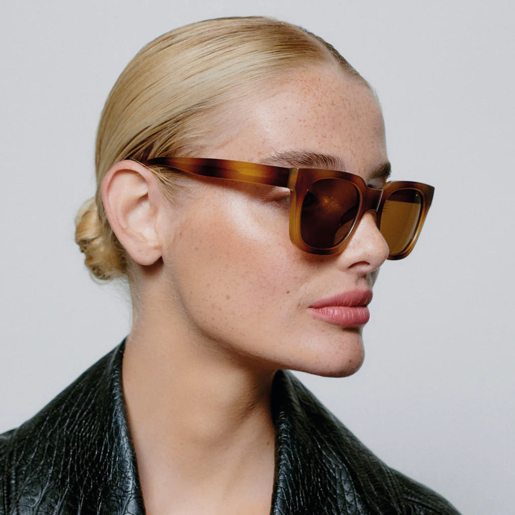 Brown square shape and medium-sized frame sunglasses.
A.KJAERBEDE Nancy Demi Brown Sunglasses - Jo And Co A.KJAERBEDE Nancy Demi Brown Sunglasses - A.KJAERBEDE