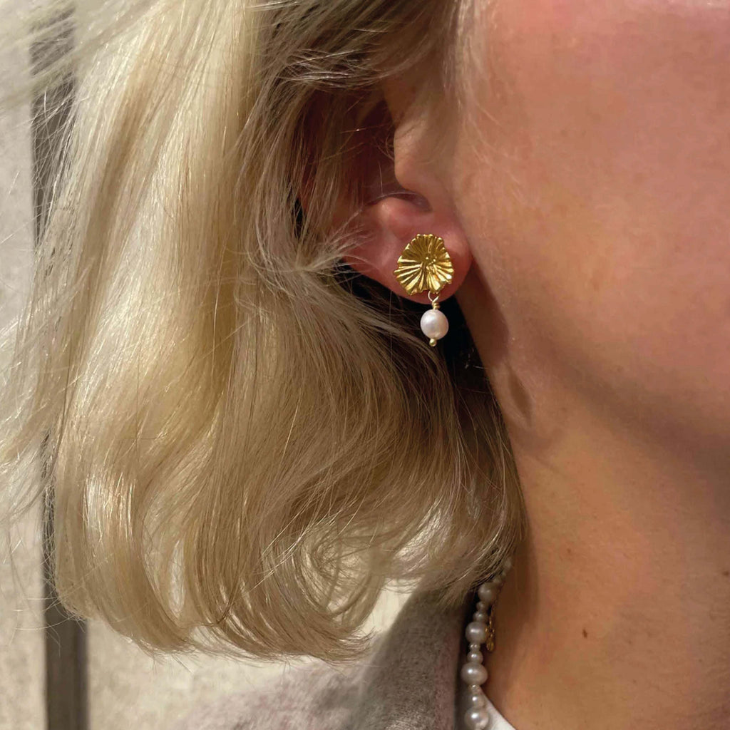 Hultquist Copenhagen Nivara Earrings in 18K gold-plated sterling silver.