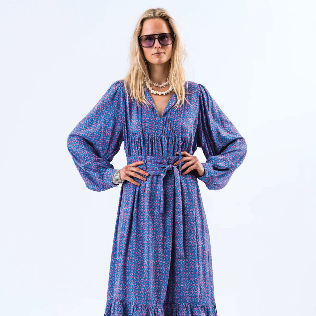 Maxi dress made from lightweight viscose, with long sleeves and round neckline with a tie detail in a blue and pink patterned fabric.
Lollys Laundry Pink Latour Maxi Dress - Jo And Co Lollys Laundry Pink Latour Maxi Dress - Lollys Laundry