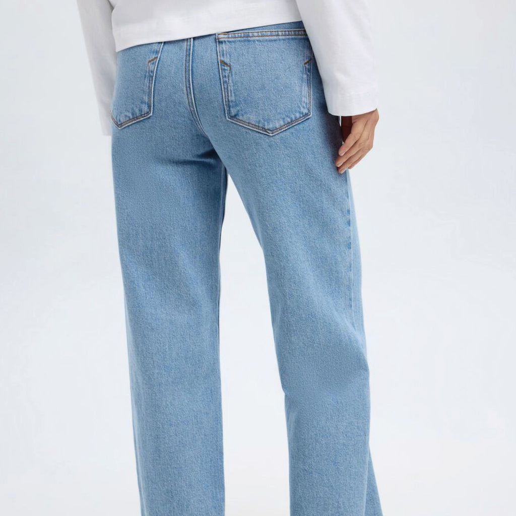 High waist wide-leg jeans in stonewashed finish with a 5-pocket design.
Selected Femme Alice Light Blue Denim Jeans - Jo And Co Selected Femme Alice Light Blue Denim Jeans - Selected Femme