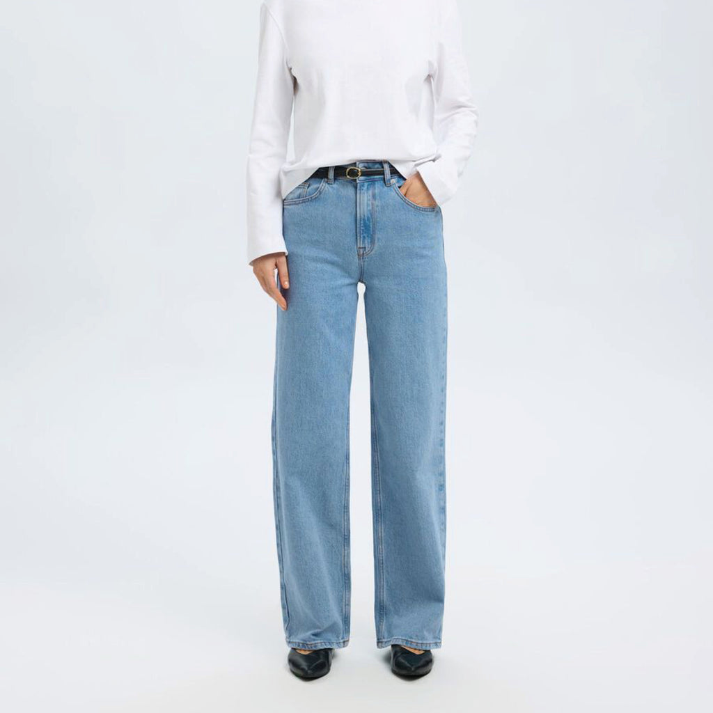 High waist wide-leg jeans in stonewashed finish with a 5-pocket design.
Selected Femme Alice Light Blue Denim Jeans - Jo And Co Selected Femme Alice Light Blue Denim Jeans - Selected Femme