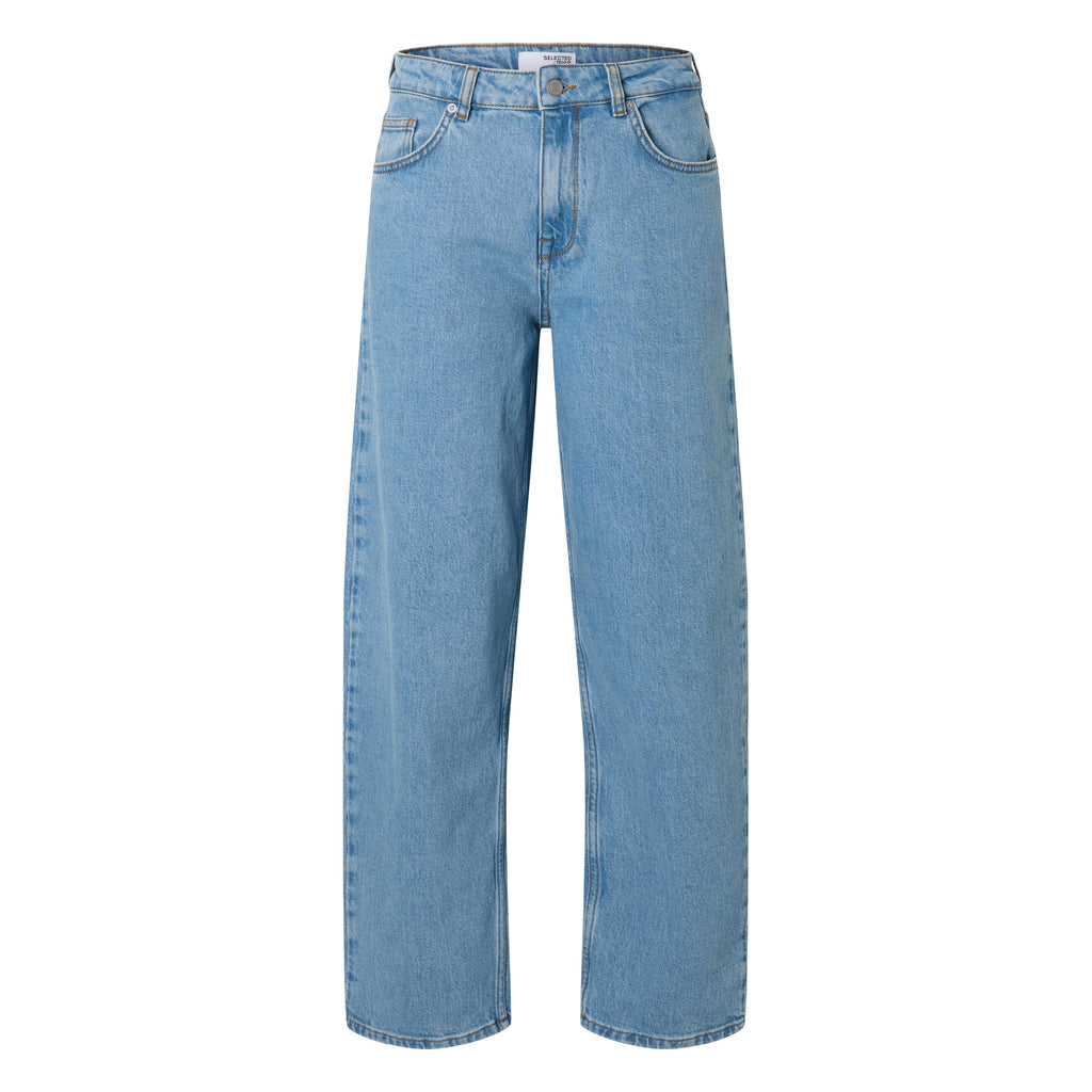 Loose fit jeans in a stonewash featuring wide cropped legs that taper at the ankle.
Selected Femme Light Blue Alice Barrel Jeans - Jo And Co Selected Femme Light Blue Alice Barrel Jeans - Selected Femme