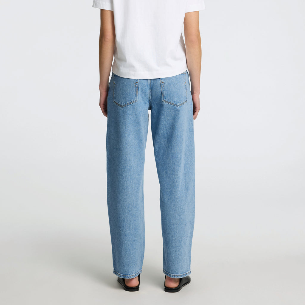 Loose fit jeans in a stonewash featuring wide cropped legs that taper at the ankle.
Selected Femme Light Blue Alice Barrel Jeans - Jo And Co Selected Femme Light Blue Alice Barrel Jeans - Selected Femme