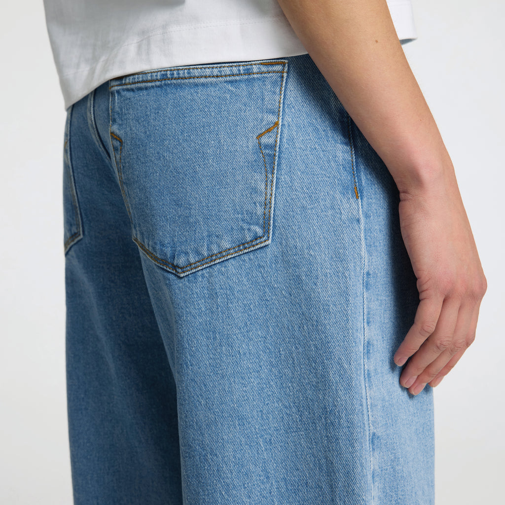 Loose fit jeans in a stonewash featuring wide cropped legs that taper at the ankle.
Selected Femme Light Blue Alice Barrel Jeans - Jo And Co Selected Femme Light Blue Alice Barrel Jeans - Selected Femme