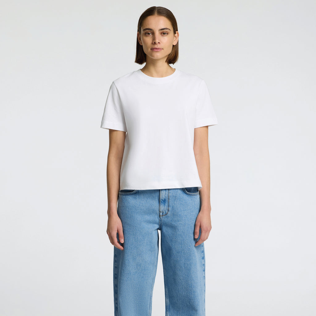 Loose fit jeans in a stonewash featuring wide cropped legs that taper at the ankle.
Selected Femme Light Blue Alice Barrel Jeans - Jo And Co Selected Femme Light Blue Alice Barrel Jeans - Selected Femme