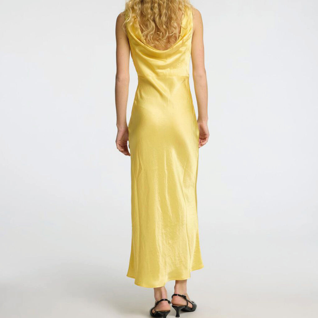 Sleeveless midi dress with round neck
and low cowl back in sunshine yellow acetate.
Selected Femme Sundress Selene Cowl Back Dress - Jo And Co Selected Femme Sundress Selene Cowl Back Dress - Selected Femme