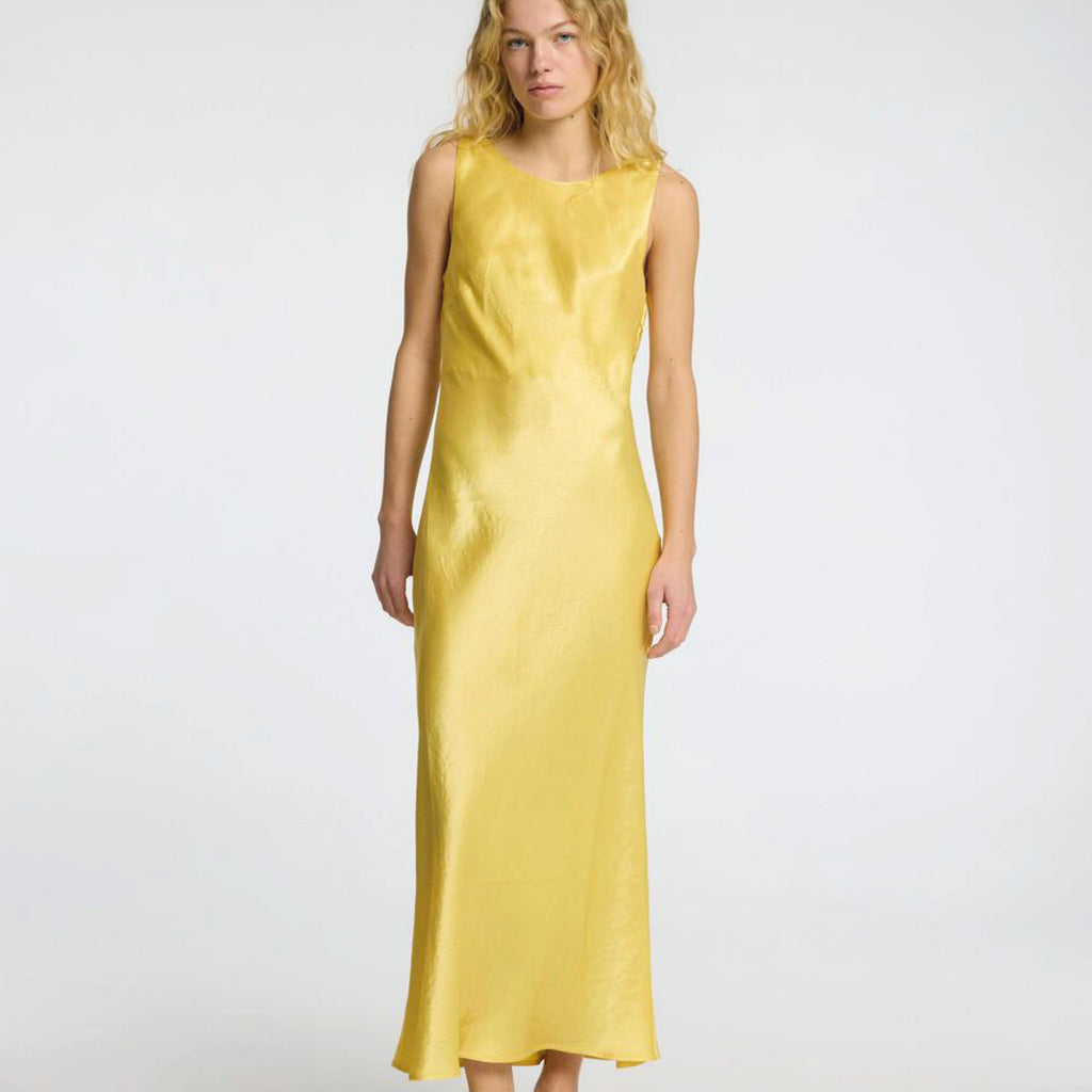 Sleeveless midi dress with round neck
and low cowl back in sunshine yellow acetate.
Selected Femme Sundress Selene Cowl Back Dress - Jo And Co Selected Femme Sundress Selene Cowl Back Dress - Selected Femme