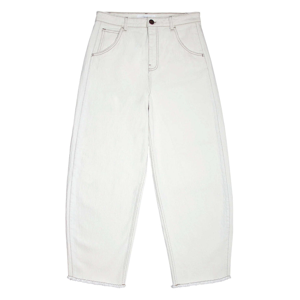 Ecru white jeans with high-rise carpenter barrel leg and frayed hem.
Seventy + Mochi Ecru Bo Jeans - Jo And Co Seventy + Mochi Ecru Bo Jeans - Seventy + Mochi