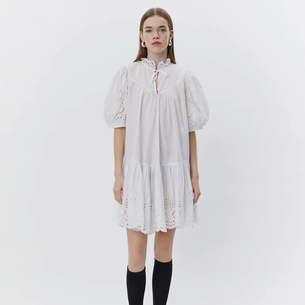 Sofie Schnoor Sibba Snow White Dress with pointelle embroidery, ruffle collar, and short puff sleeves. 
Sofie Schnoor Sibba Snow White Dress - Jo And Co Sofie Schnoor Sibba Snow White Dress - Sofie Schnoor