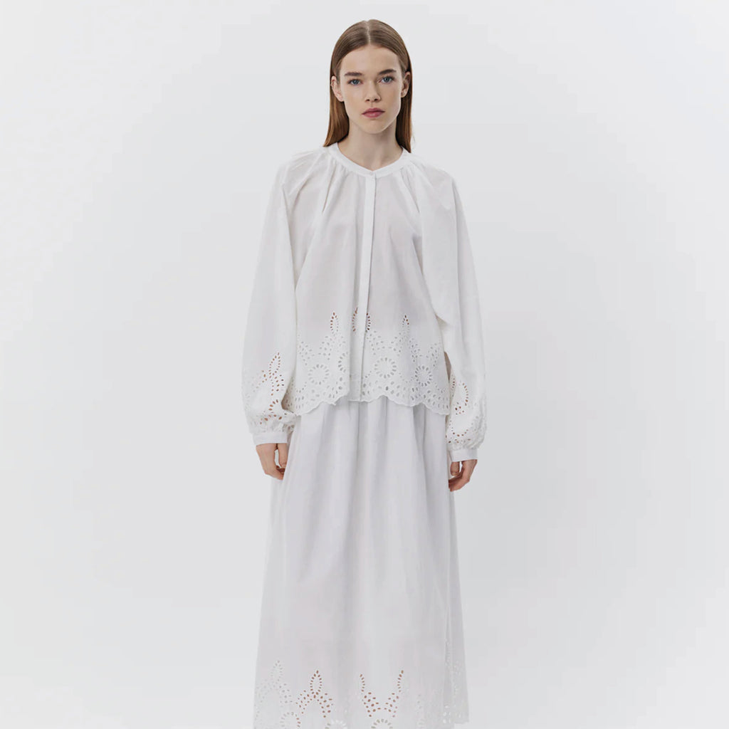 Sofie Schnoor Telas Snow White Blouse with pointelle embroidery and puffed sleeves.
Sofie Schnoor Telas Snow White Blouse - Jo And Co Sofie Schnoor Telas Snow White Blouse - Sofie Schnoor